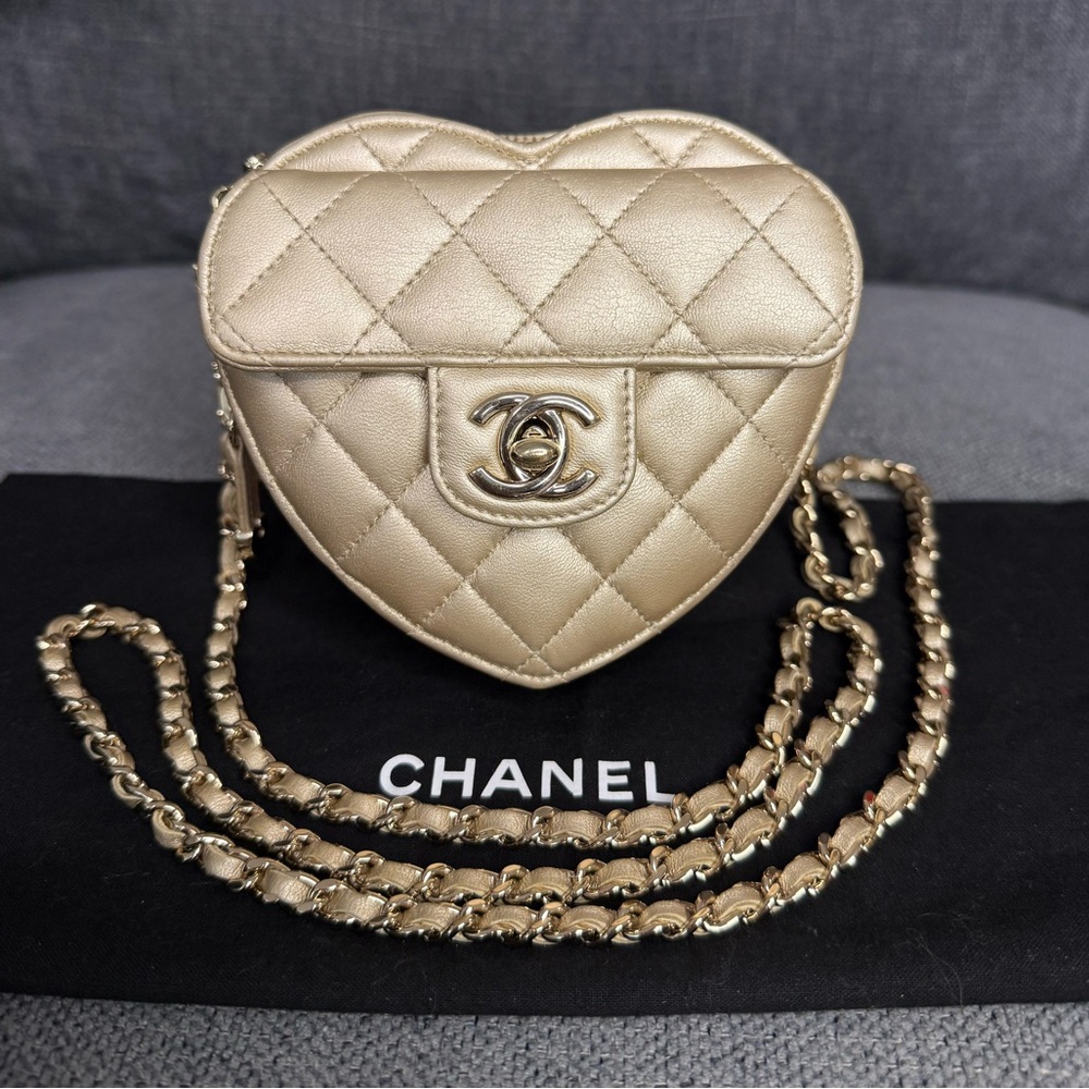CHANEL mini heart flap bag lambskin crossbody - Picture 1 of 14